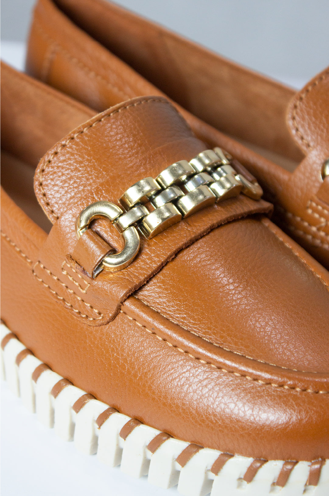 MOCASINES PARA MUJER CECILIA CUERO MIEL