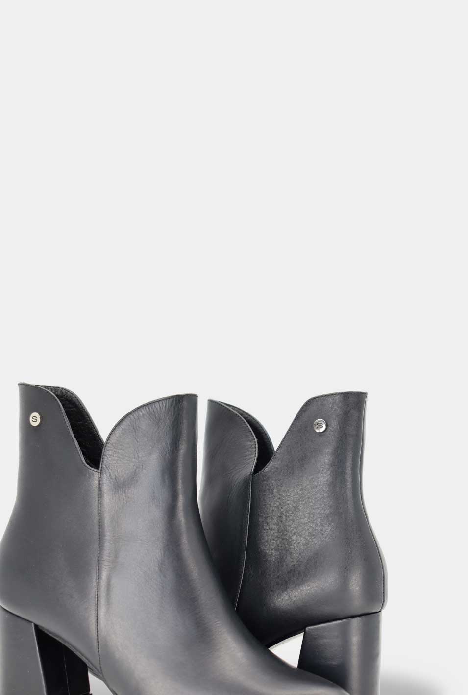 BOTINES PARA MUJER ALESSIA CUERO NEGRO