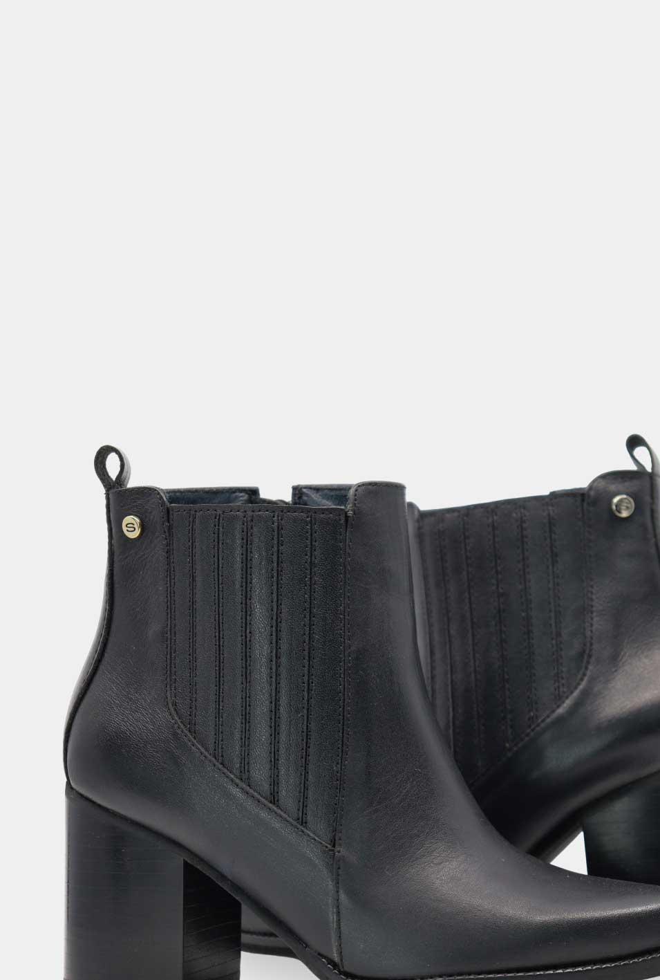 BOTINES PARA MUJER ARTENISA CUERO NEGRO