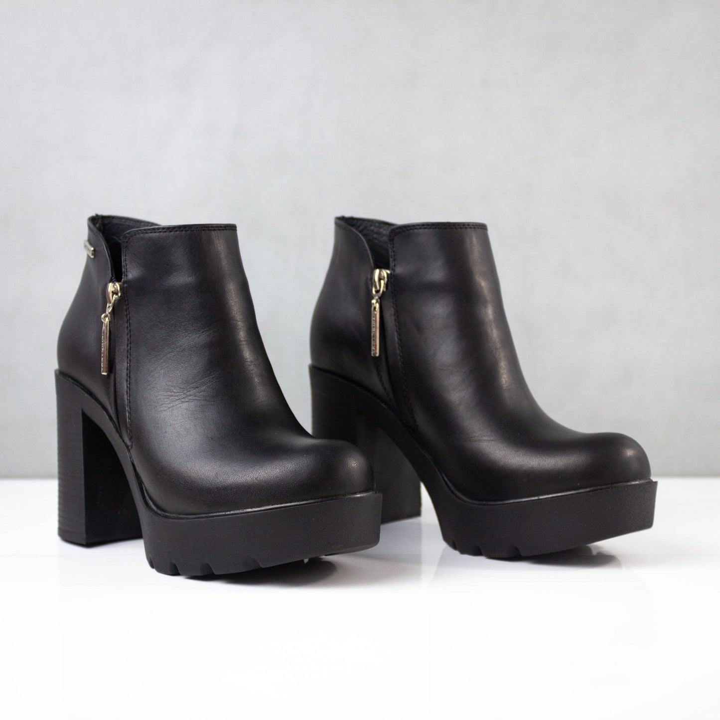 BOTINES PARA MUJER JANA CUERO NEGRO