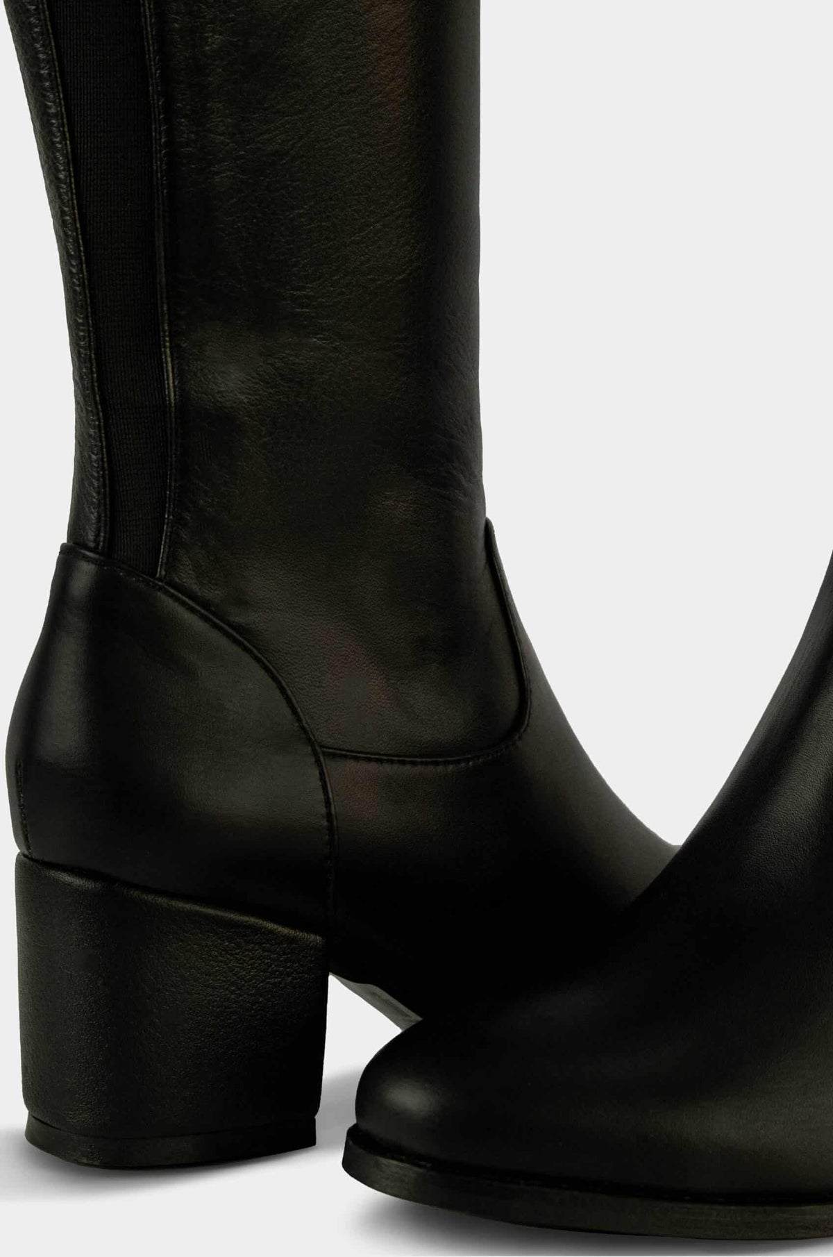 BOTAS PARA MUJER USELIA CUERO NEGRO SANTORINI - detalle